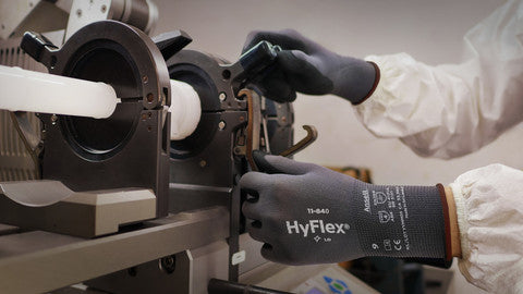 11-840  Foam Gloves